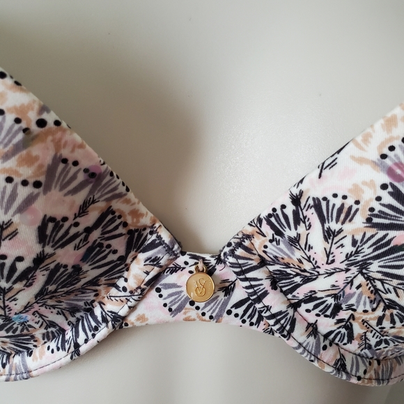 Victoria's Secret Lined Demi Bra - Picture 7 of 9